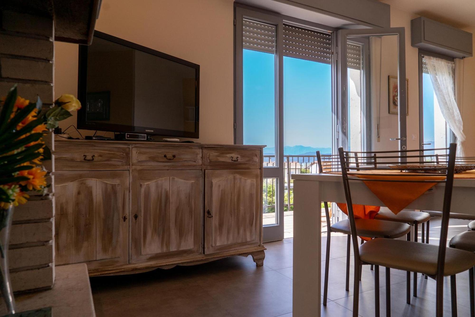 Villa La Magnolia - Private Beach Access, Garden, Views Lazise Phòng bức ảnh